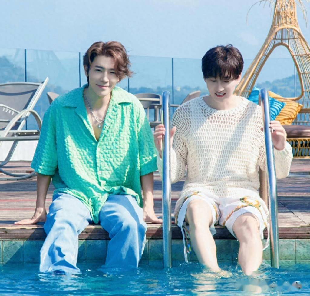 韩娱最甜男男cp发大糖,这下算是锁死了!_娱乐_junior_super