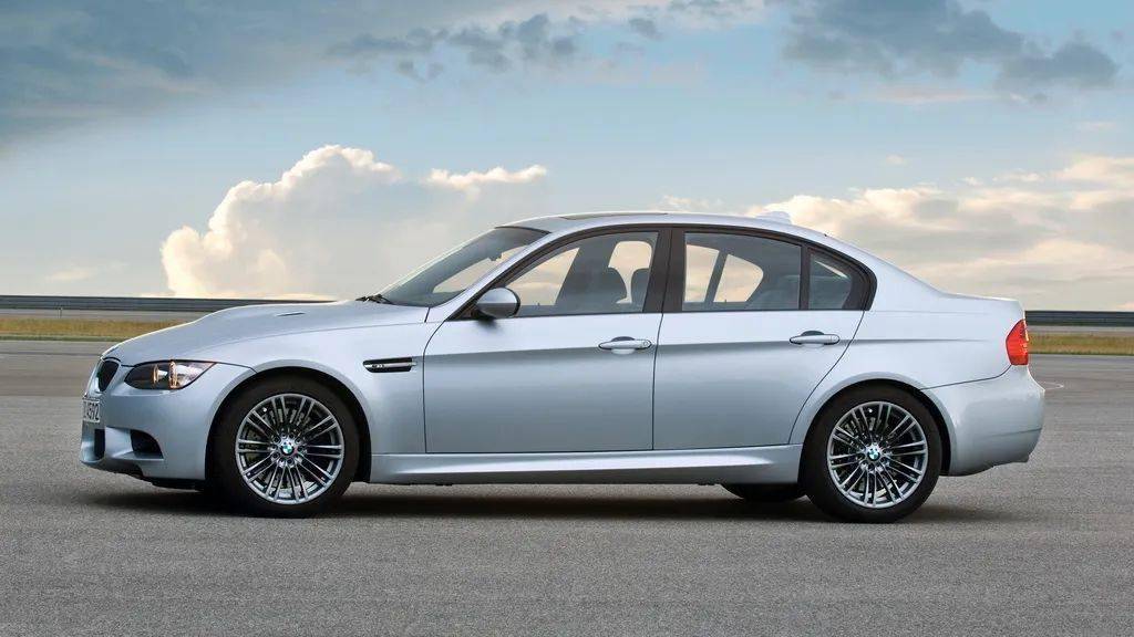 其历史上最棒的v8引擎:s65,以及一台非常具有争议的m3e9x(90代表四门