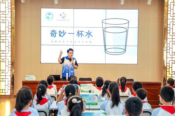 闵行区新梅小学“开学第一课”,从“保护水环境”讲起_水育_中国_生态