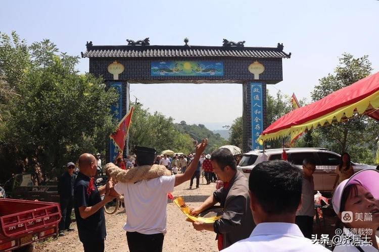 2023年农历7月18日泾川县丰台镇盖郭七龙山民俗庙会_西王母_回山_药王