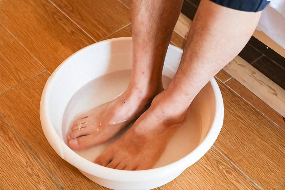 秋季泡脚,安神醒脑!6种"料"最适合泡脚_身体_睡眠_进行