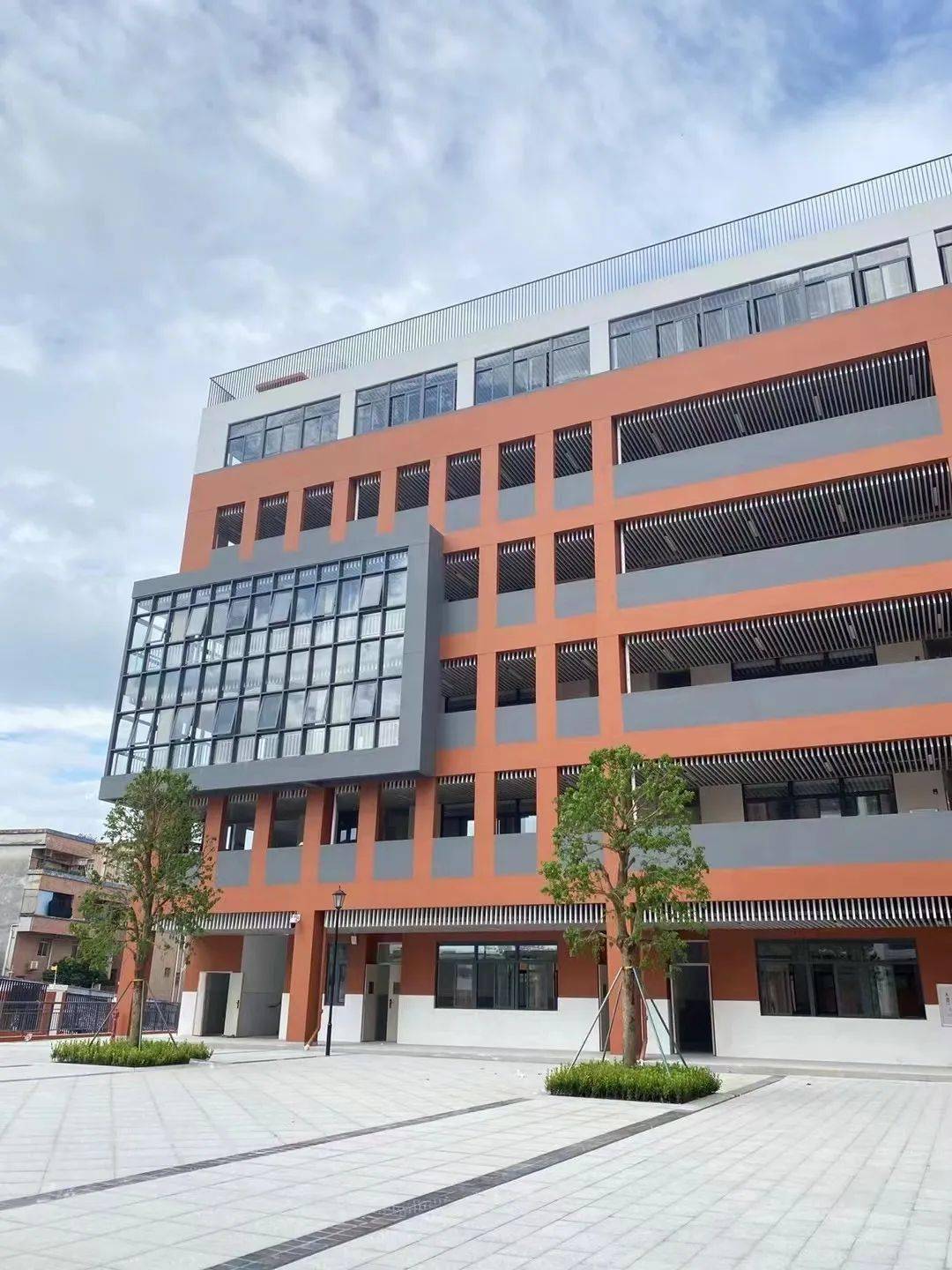 新增学位超2.8w!东莞18所新改扩建学校开学!有午休楼,综合楼.