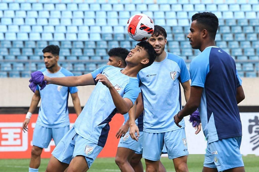 国足从未如此困难,首战就是生死战,马尔代夫退赛摆了成耀东一道_比赛