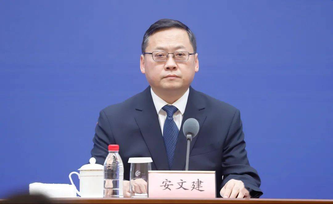 省工业和信息化厅副厅长,新闻发言人安文建介绍,近日,省委,省政府以鲁