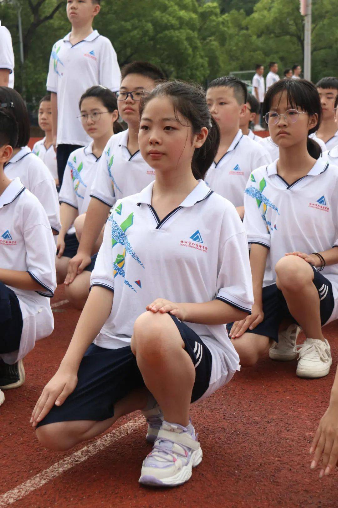 跨立坐立正体能训练 01大家的规则学习与体能训练成效如何?