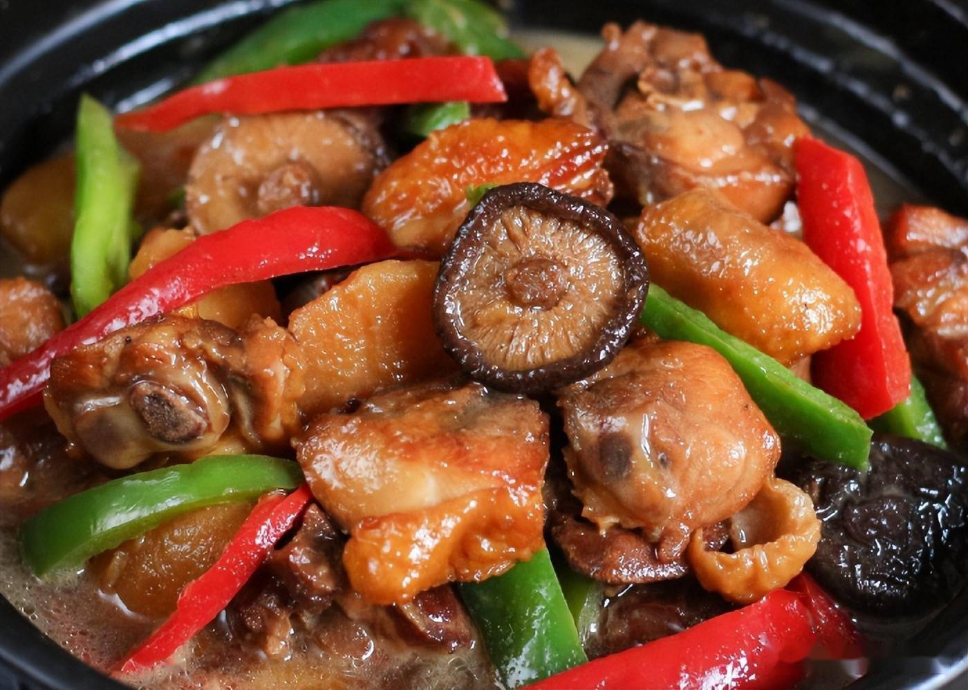 妨来一份黄焖鸡,解馋味美又滋补,家人爱吃的家常菜_美食_红椒_干香菇