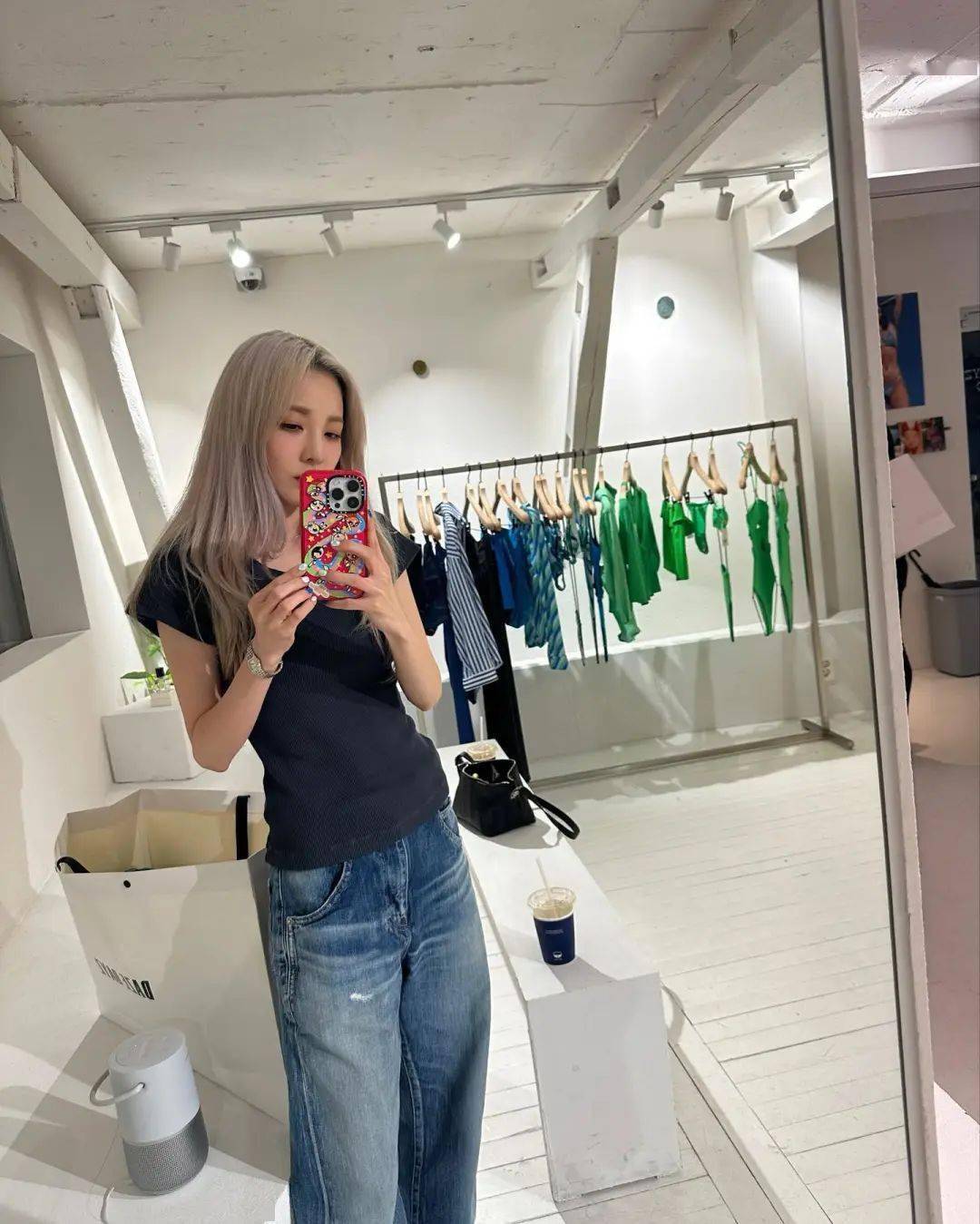 权志龙抢着送鞋的「球鞋女神」就是她!_朴山_多拉_三原