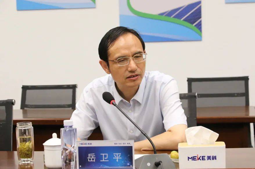 镇江市人大常委会副主任岳卫平充分肯定了扬中和丹阳两地的代表工作