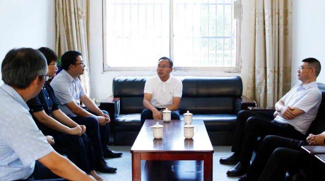 我县召开庆祝第39个教师节工作座谈会 董奕锋讲话 何国兵出席_教育