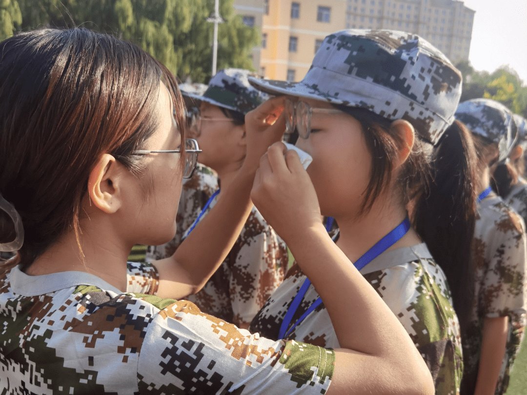 【校园风采】怀仁峪宏中学2023级新生军训圆满收官(图文)_青春_学子