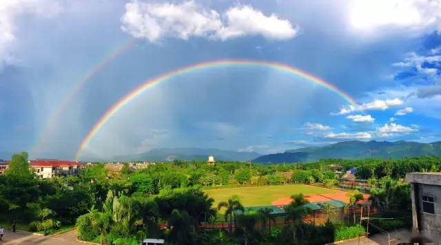 当北京的人民处在雾霾的云里雾里不知蓝天为何物时,西双版纳却可以