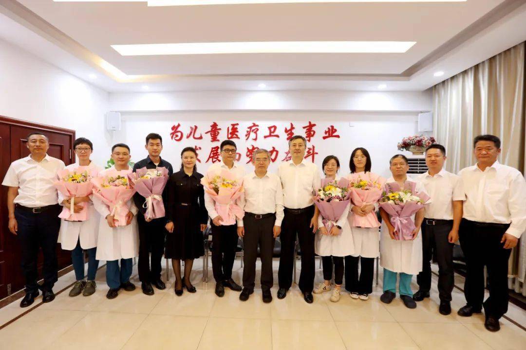 学校领导教师节前走访慰问专家_学书记_发展_新闻网