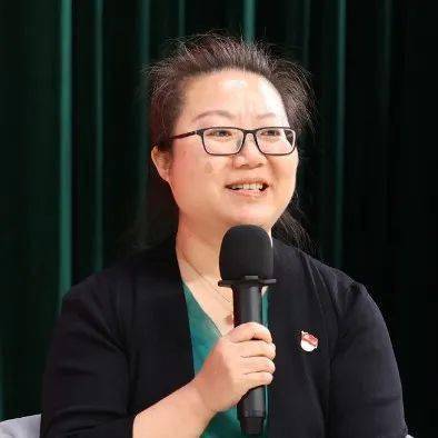 周立莉起点我2002年3月来到海淀进校工作,至今21年,是师训部转型的