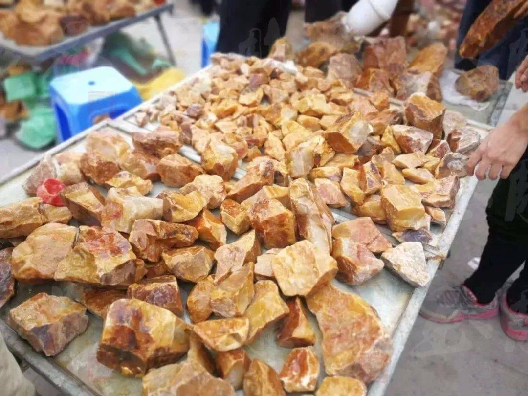 【福缘国石工艺馆】对寿山石质量要求非常严格,不仅有自己的原料采购