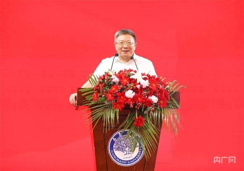 南昌大学党委书记罗嗣海作题为《认清形势 明确任务 坚定信心 凝聚