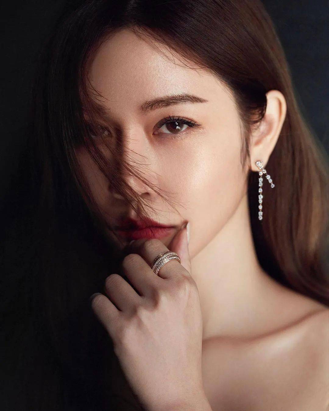 【宅篮福利】台湾最美人妻:曾莞婷_身材_交流_版权