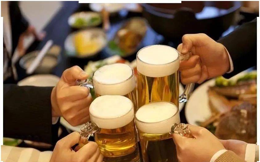 两人发生关系的那天晚上有一场应酬,两人在饭桌上与公司的客户喝酒.