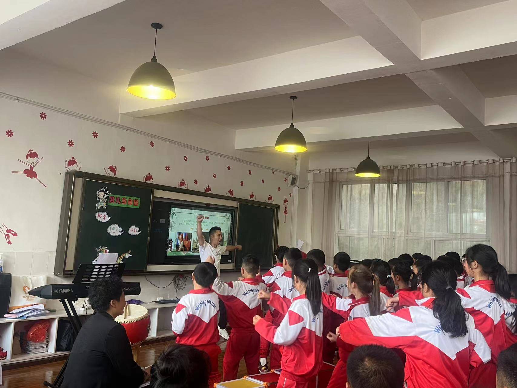 这几位大山深处的人民教师 用三尺讲台书写闪亮青春_印江_教学_自治县