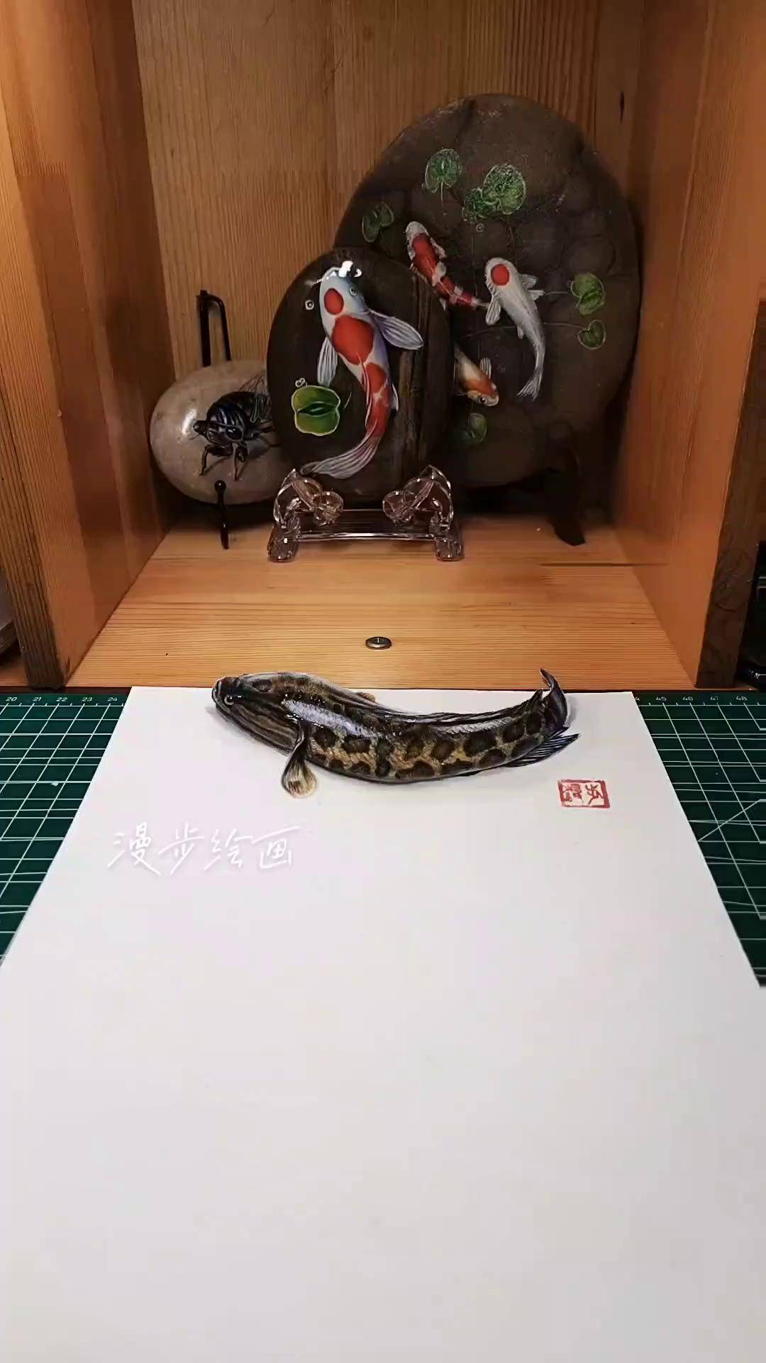 画了条鱼,真不真有赞不!立体画彩铅黑鱼鱼 手绘