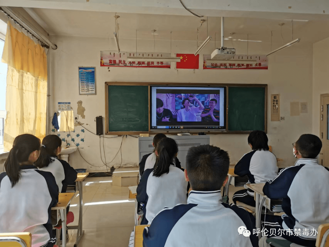 市第二小学,市民族小学,金河小学和金河中学,得耳布尔小学和中学,在不
