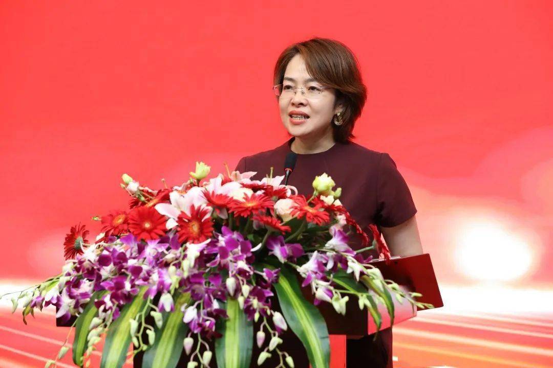 谢映丽 校长点击进入活动现场姜山中学楼力敏 书记董敏达 校长点击