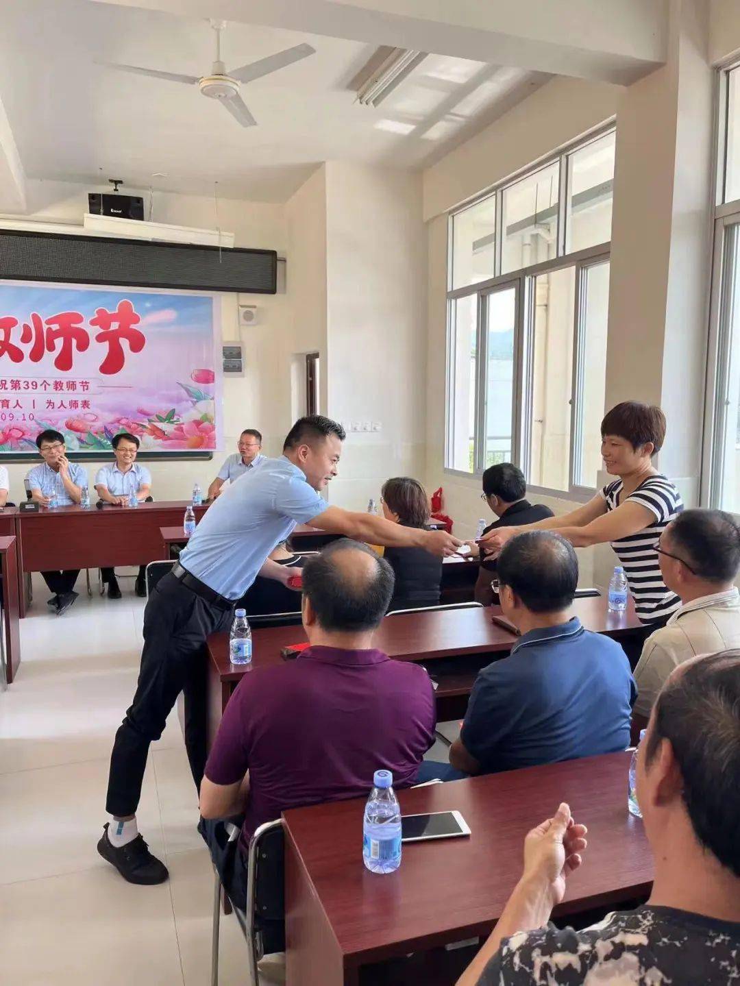 躬耕教坛,强国有我--游洋中学举行庆祝第39个教师节暨表彰大会_教育