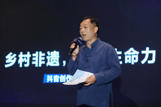 "抖音账号@乡 愁 的创作者沈丹,是来自福建武夷山的新农人.