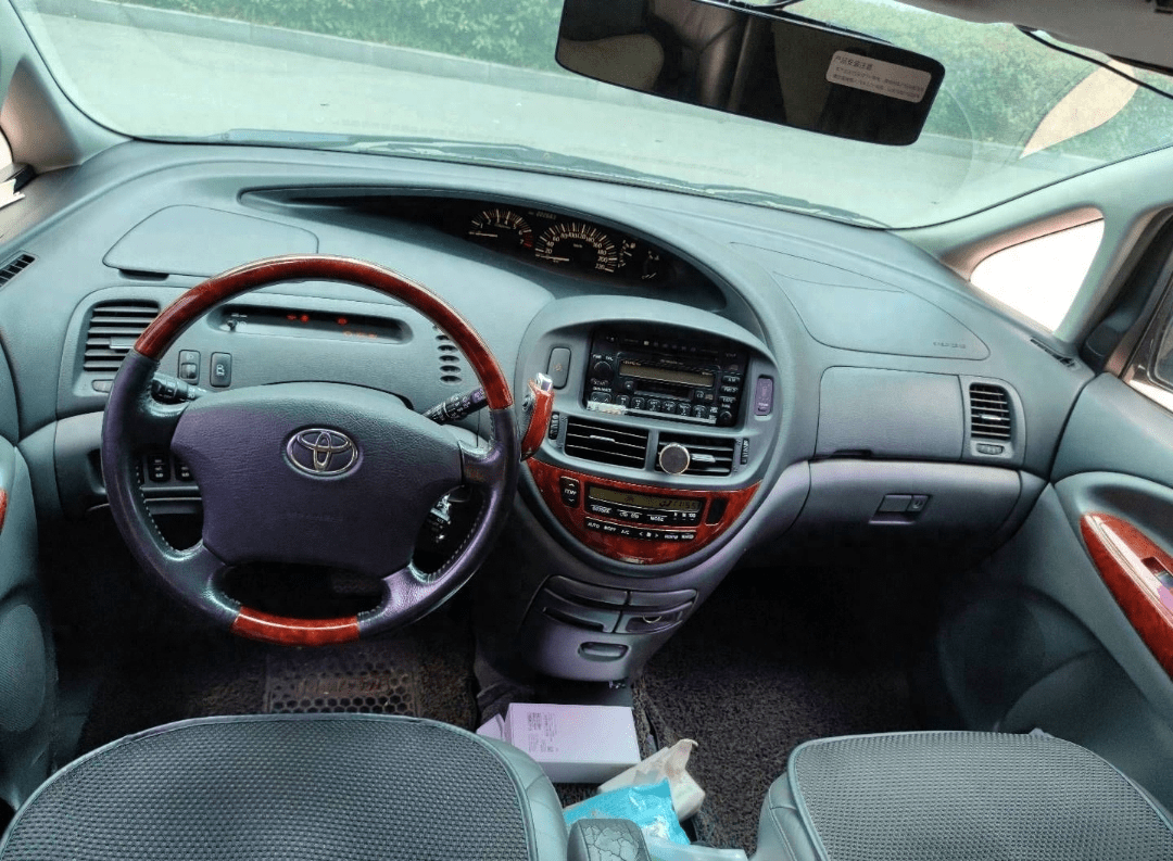 04年的丰田大霸王车况极品,这是有钱人愿意加价买埃尔法的理由?