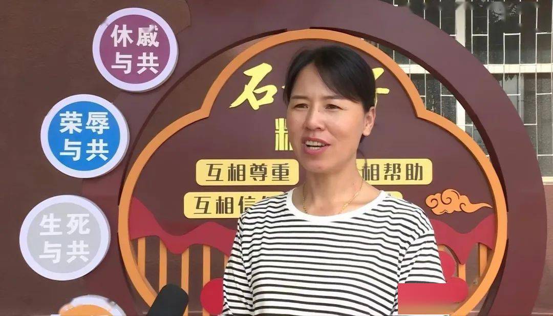 勐海县民族中学副校长 胡东梅:李华老师是一个非常谦逊,低调的老师,我