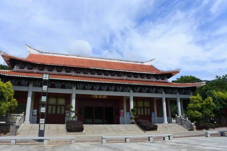 祖",乃宋太祖赵匡胤为表彰闽王的功绩而御赐的封号,由同安著名书法家