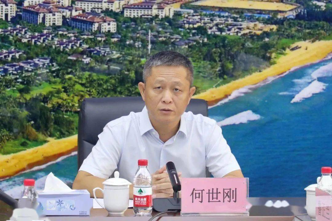 市政府副市长何世刚主持召开海棠区爱国卫生运动调度会