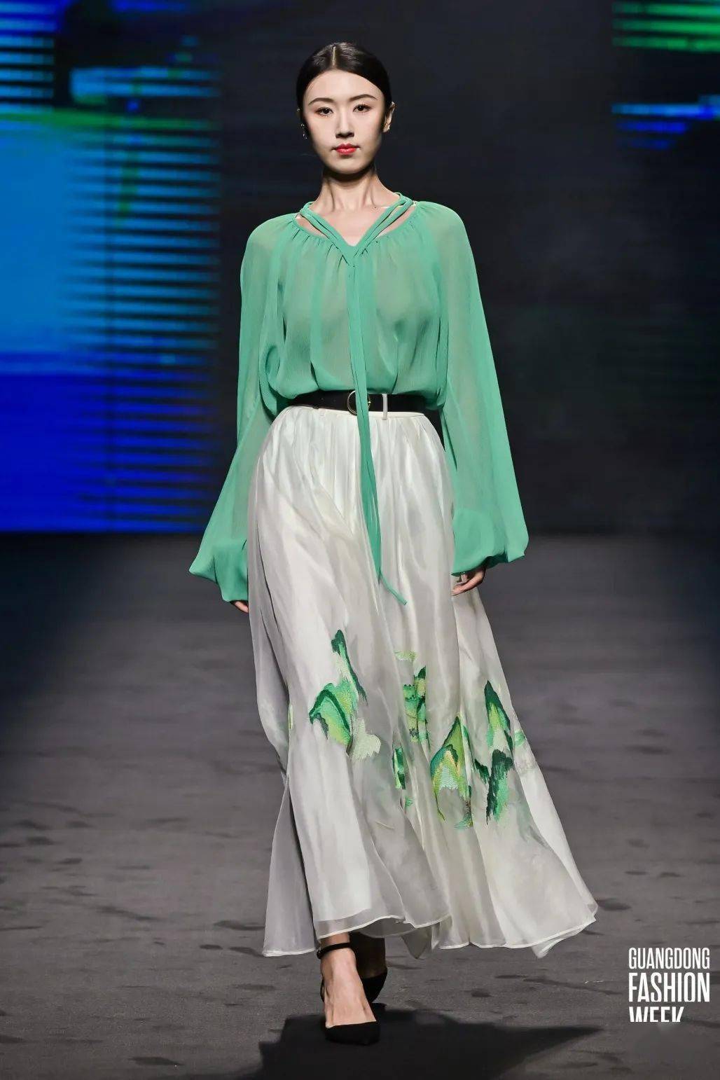 设计谷,异闻,阅前,言午木木,痕迹,草堂等来自广州白马服装市场的原创