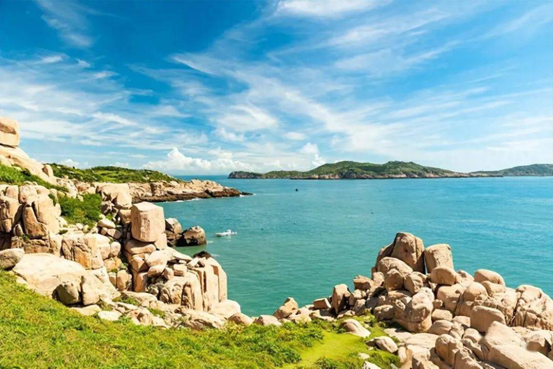 北麂岛北麂岛由38个岛屿和51个海礁,是温州最东边的一座有人居住的