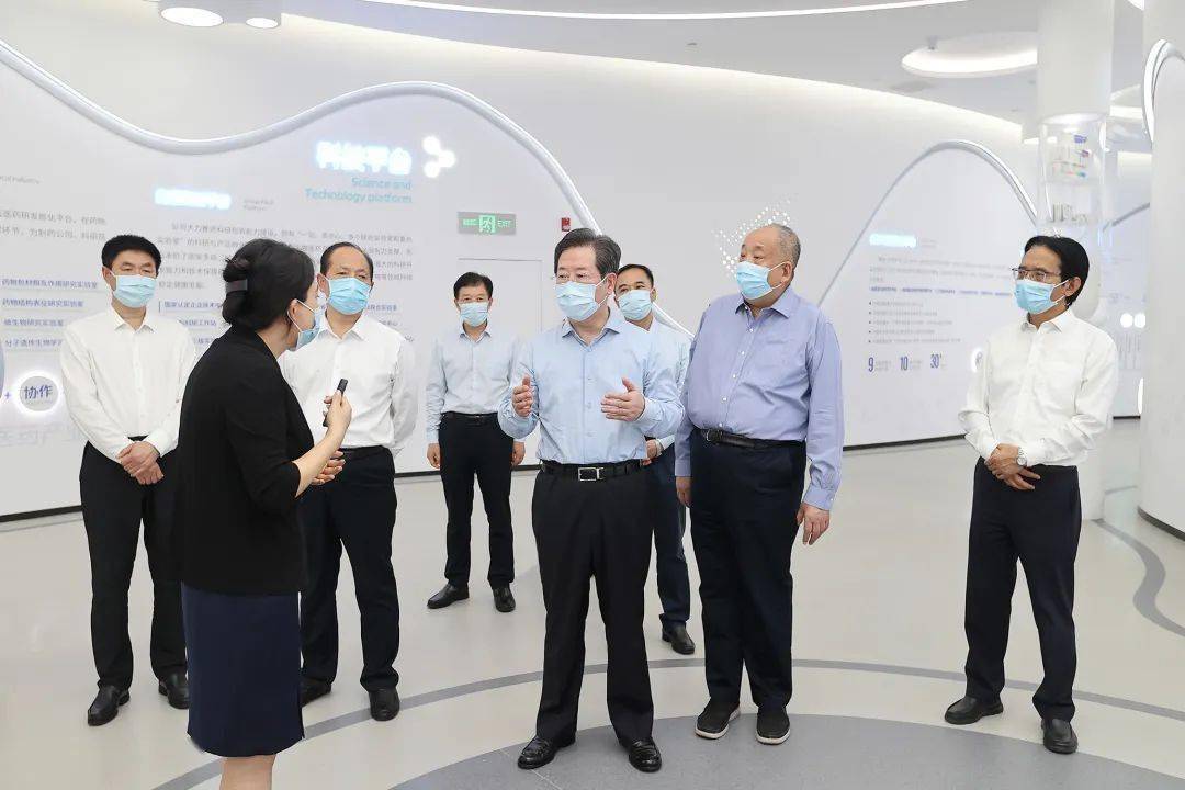 9月14日,省委书记楼阳生到郑州市中原科技城调研,主持召开座谈会,研究