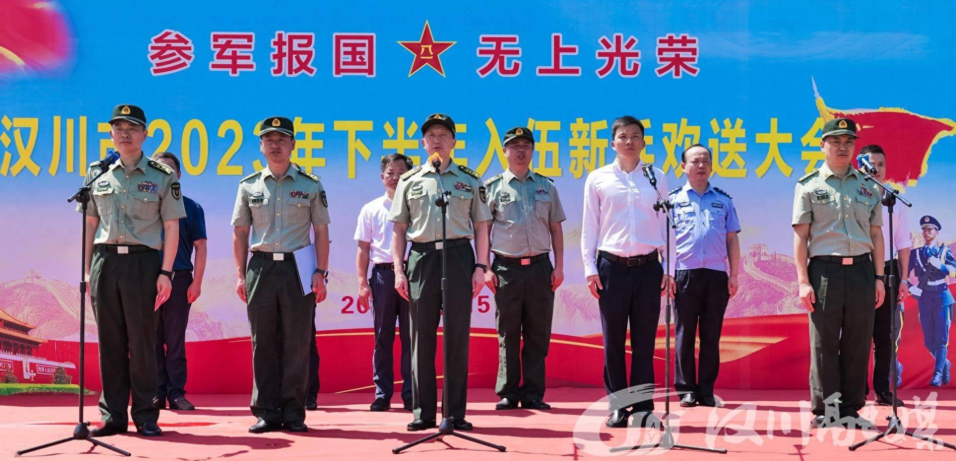 孝感军分区大校司令员来承坦,孝感军分区动员处上校处长朱卫华,汉川