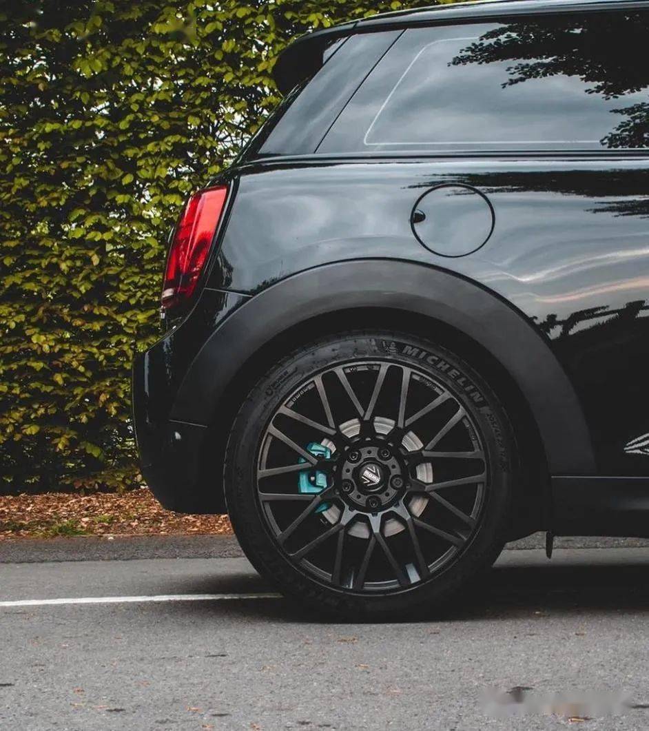 意大利momo除了有方向盘,轮圈产品也有半个世纪的历史 | 酷乐汽车