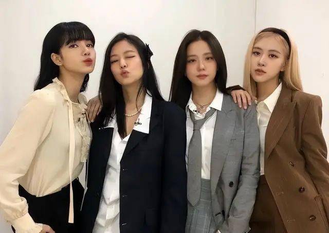 这件事情的热度还没有下去,blackpink的世界巡演的