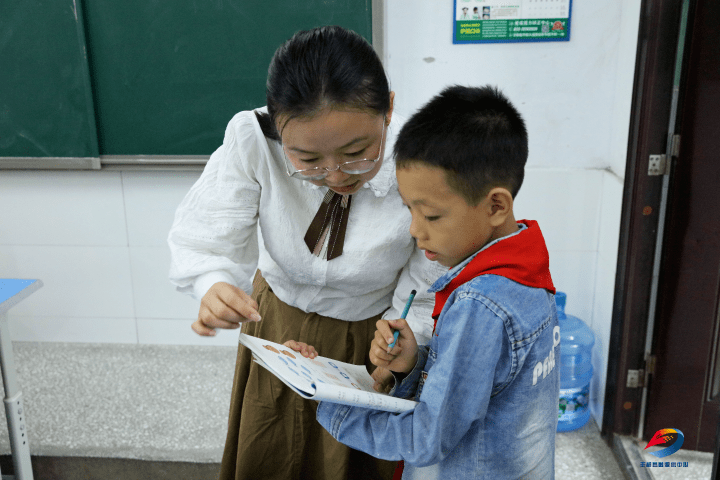 丰都县级优秀教师黄颖:用爱为孩子们的梦想插上翅膀_社坛镇_教学_余香