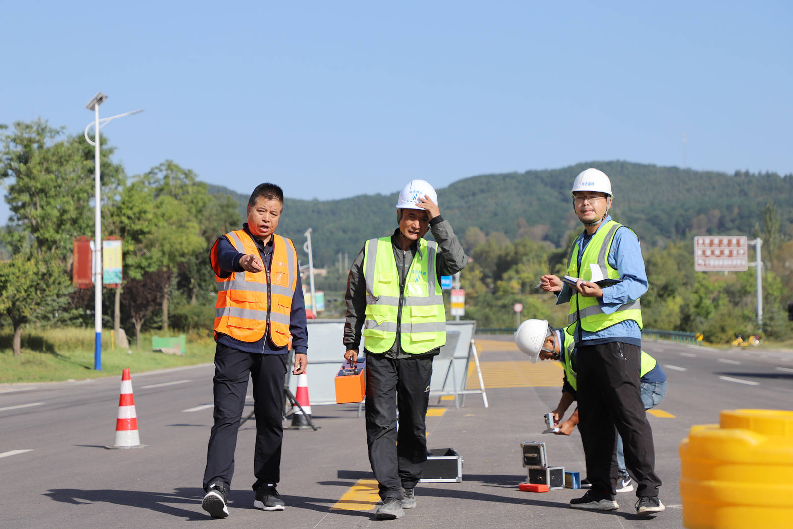 给公路系上"安全带 宁夏交通运输系统打好生命防护工程主动仗_护栏