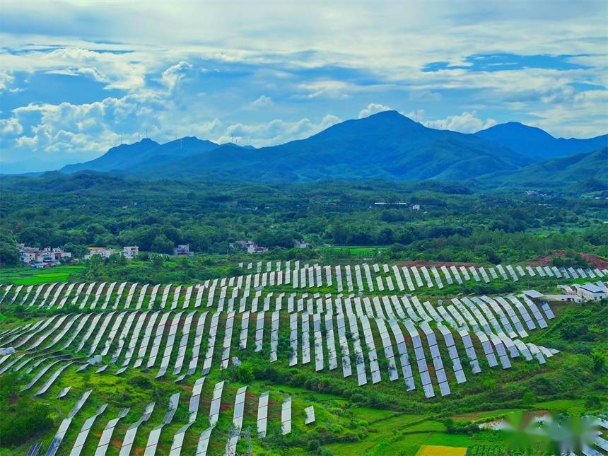 江西省赣州市信丰县正平镇的新能源企业光伏发电站.