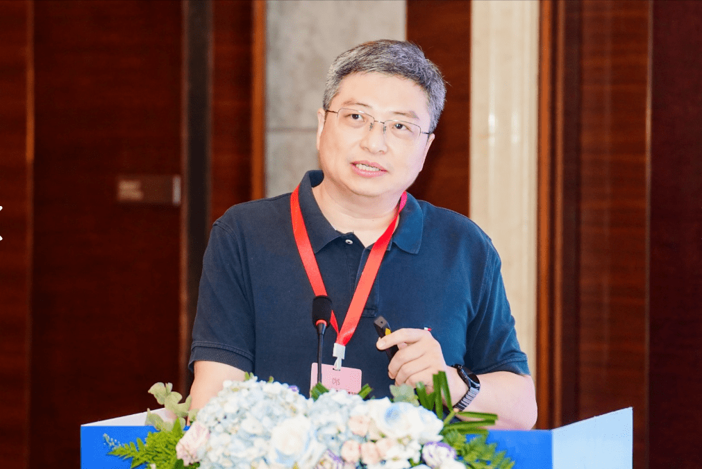 者,caai/ccf fellow陶建华教授代表编写组发布了《大模型技术》白皮书