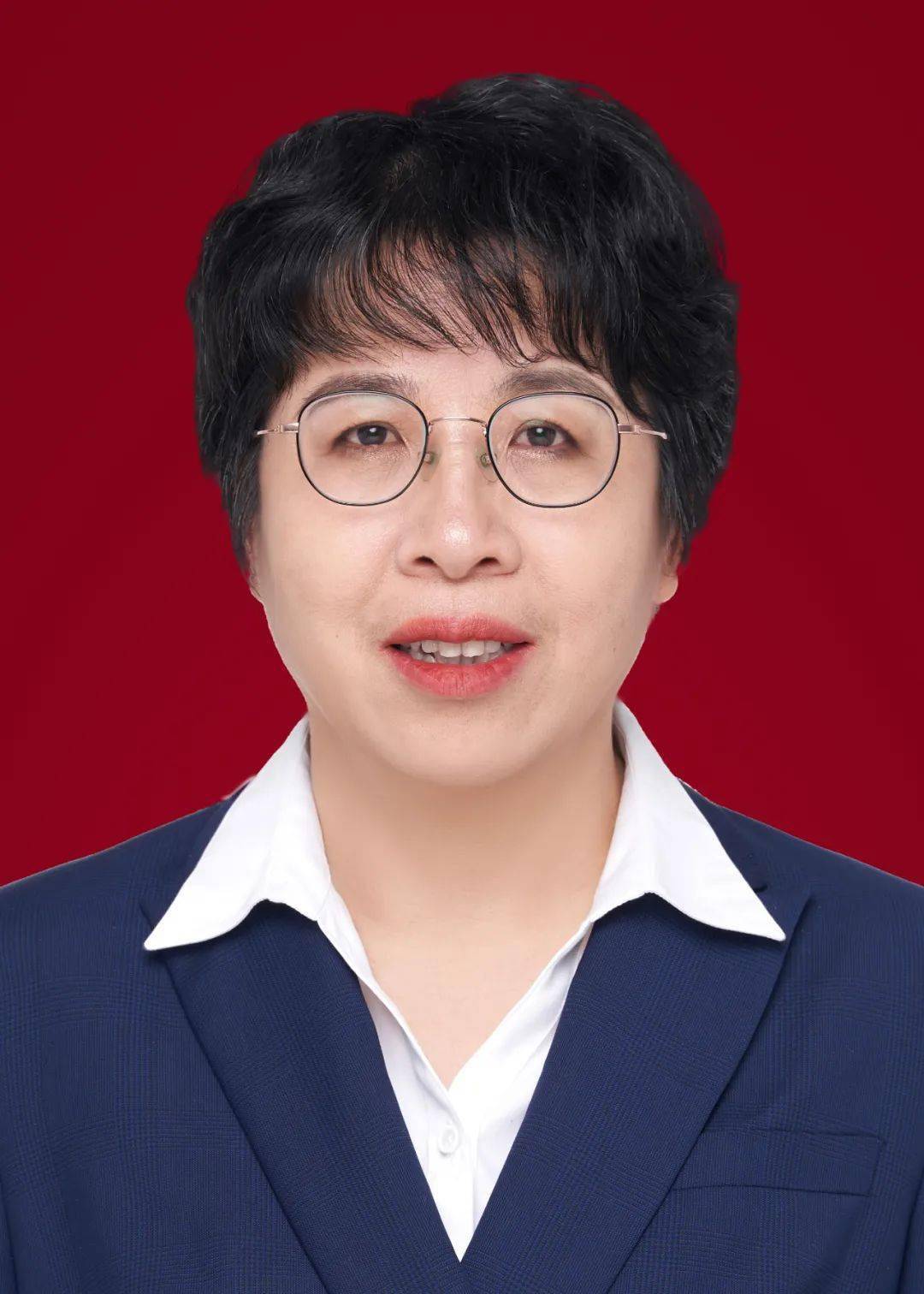 从教30多年,我辛勤耕耘,先后创办宾川县育英实验学校和大理市北附育英