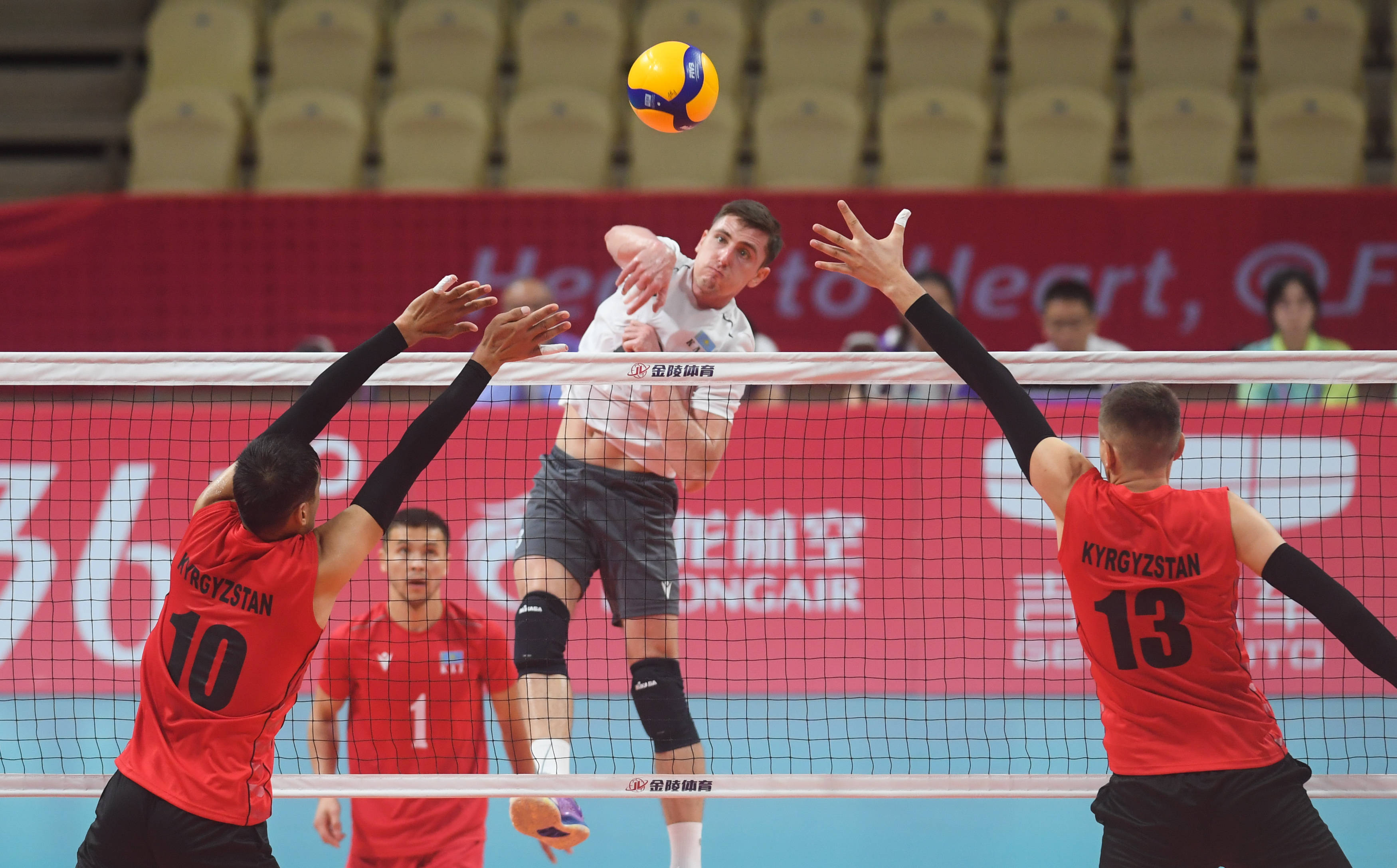 杭州亚运会丨亚运会男排比赛揭开战幕_哈萨克斯坦队_印度尼西亚队