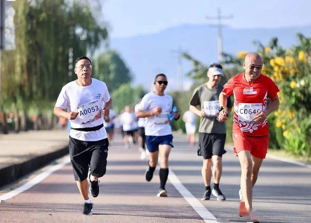 奔跑彩云南九大高原湖泊领跑赛杞麓湖站圆满举办_健身_全民_指导
