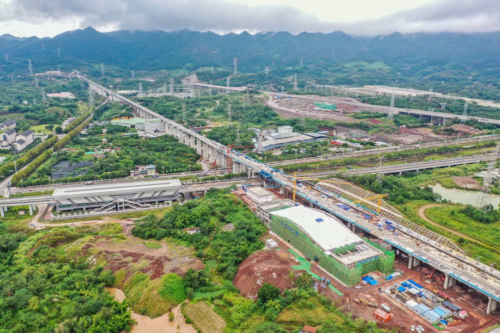 渝昆高铁川渝段站房主体结构全部完成_江津_南站_永川