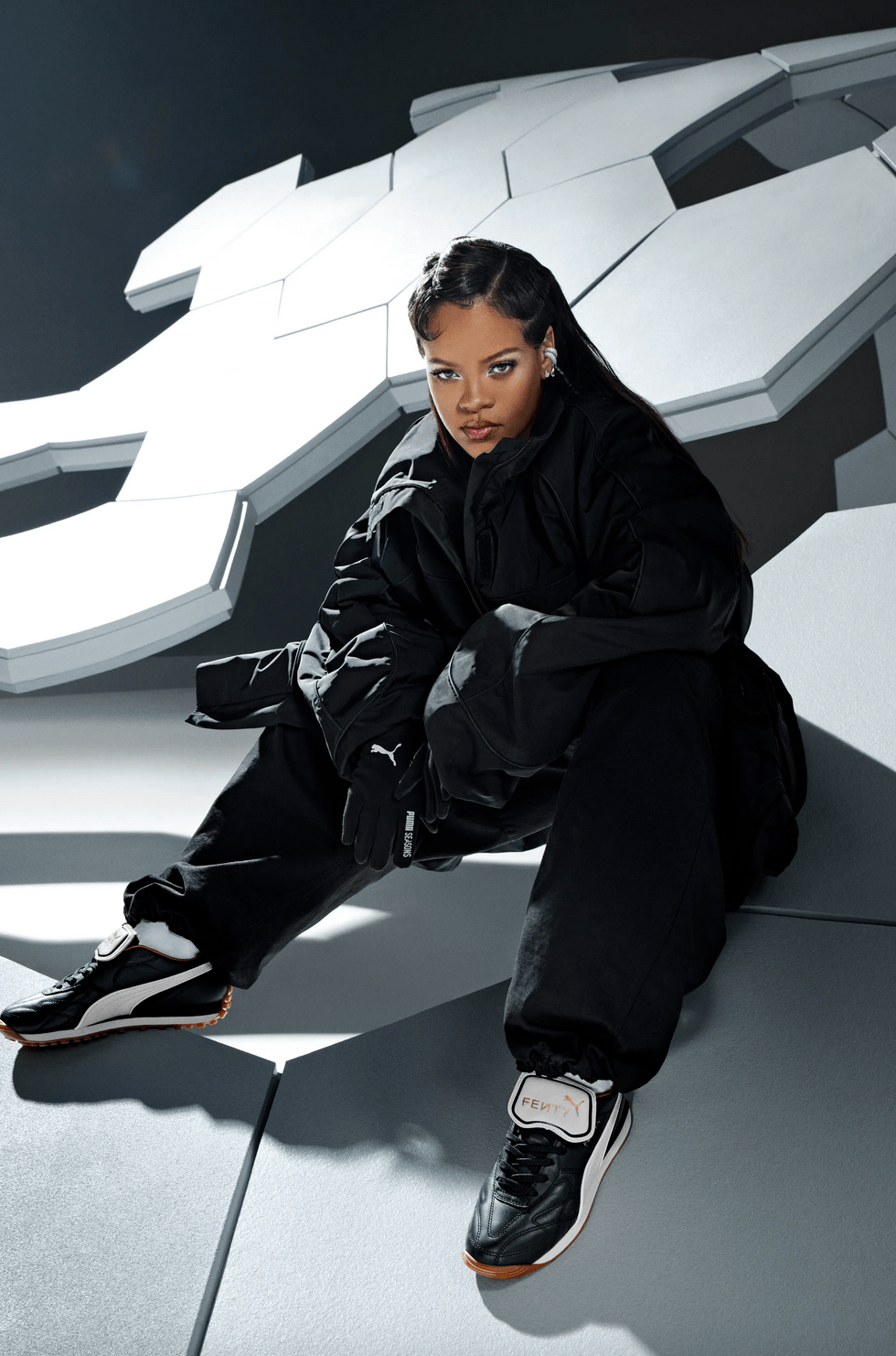 杨幂代言思加图;nike与王逢陈联名;巴黎世家全新机车靴引热议;vans"