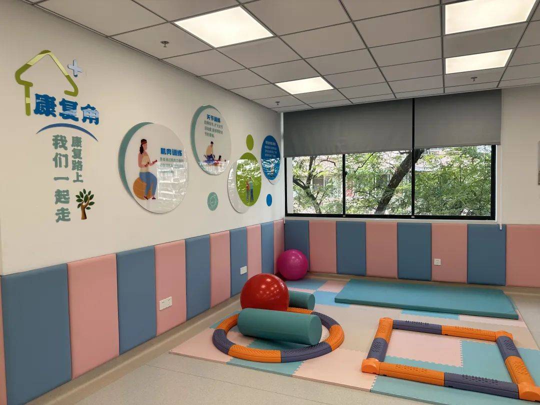 610多平方米的空间里,整合了康复医学科,中医科两大科室,康复医学科已