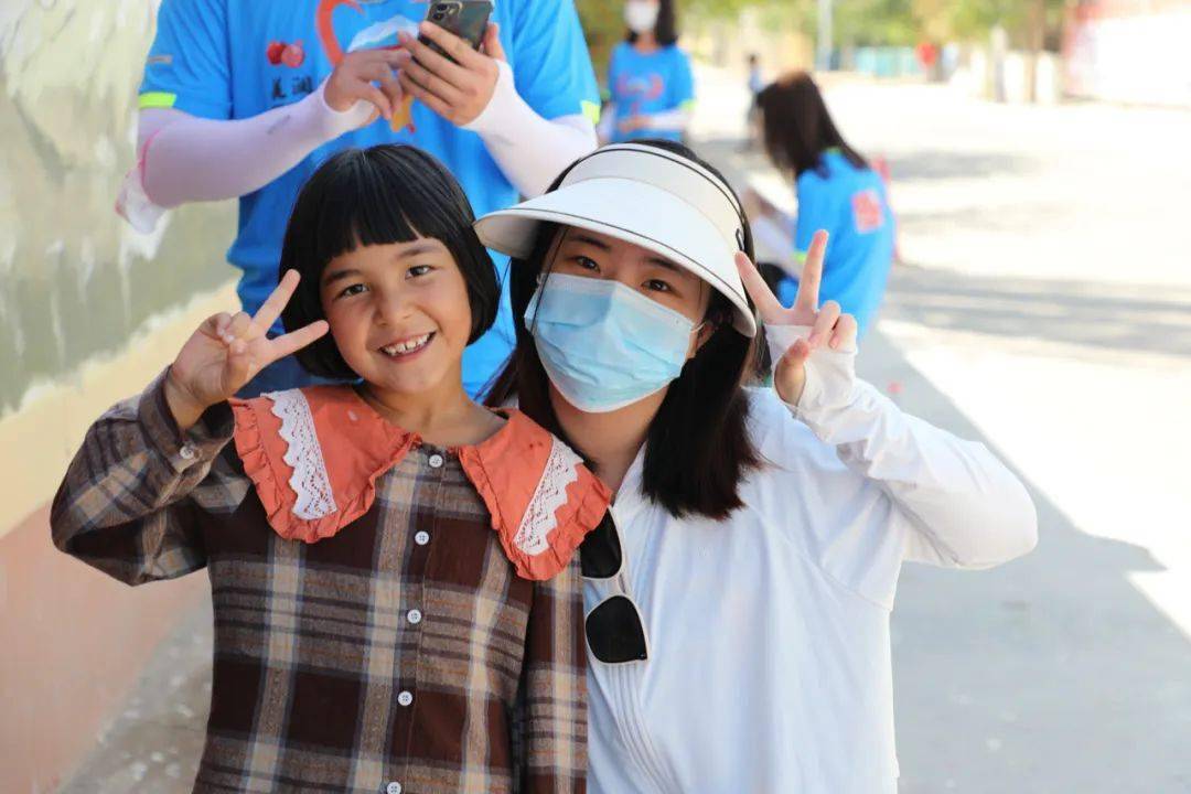 十佳优秀学生杨佳凝:温柔而坚定的地拥抱世界_新闻_山东省_比赛