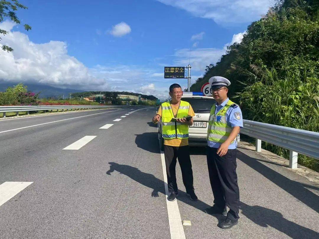 景打高速交巡警开展"中秋,国庆"双节道路交通安全隐患排查_情况_进行
