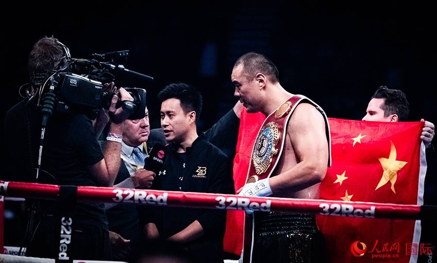 中国"拳王"张志磊击倒乔伊斯 卫冕wbo重量级过渡拳王金腰带_锦标_拳击